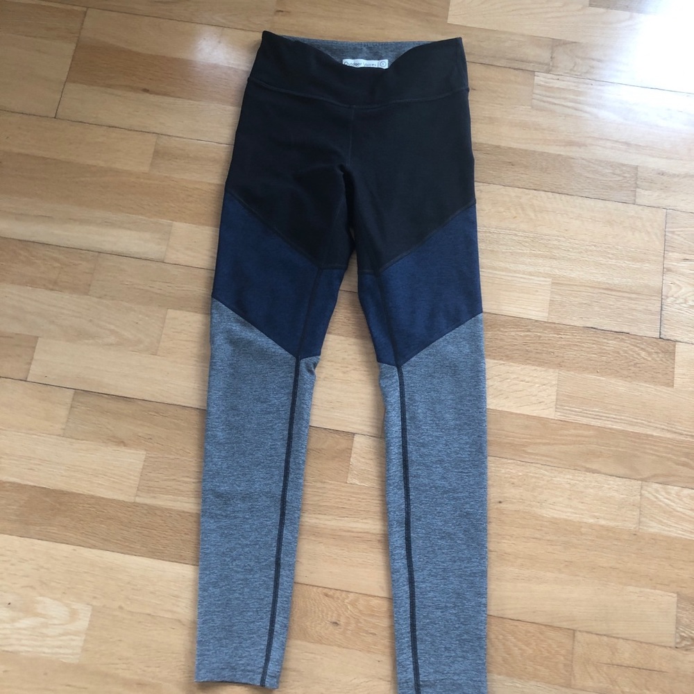 Outdoor Voices color block legging